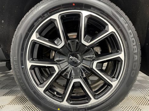 Used 2024 Chevrolet Suburban RST w/ Luxury Package image 40