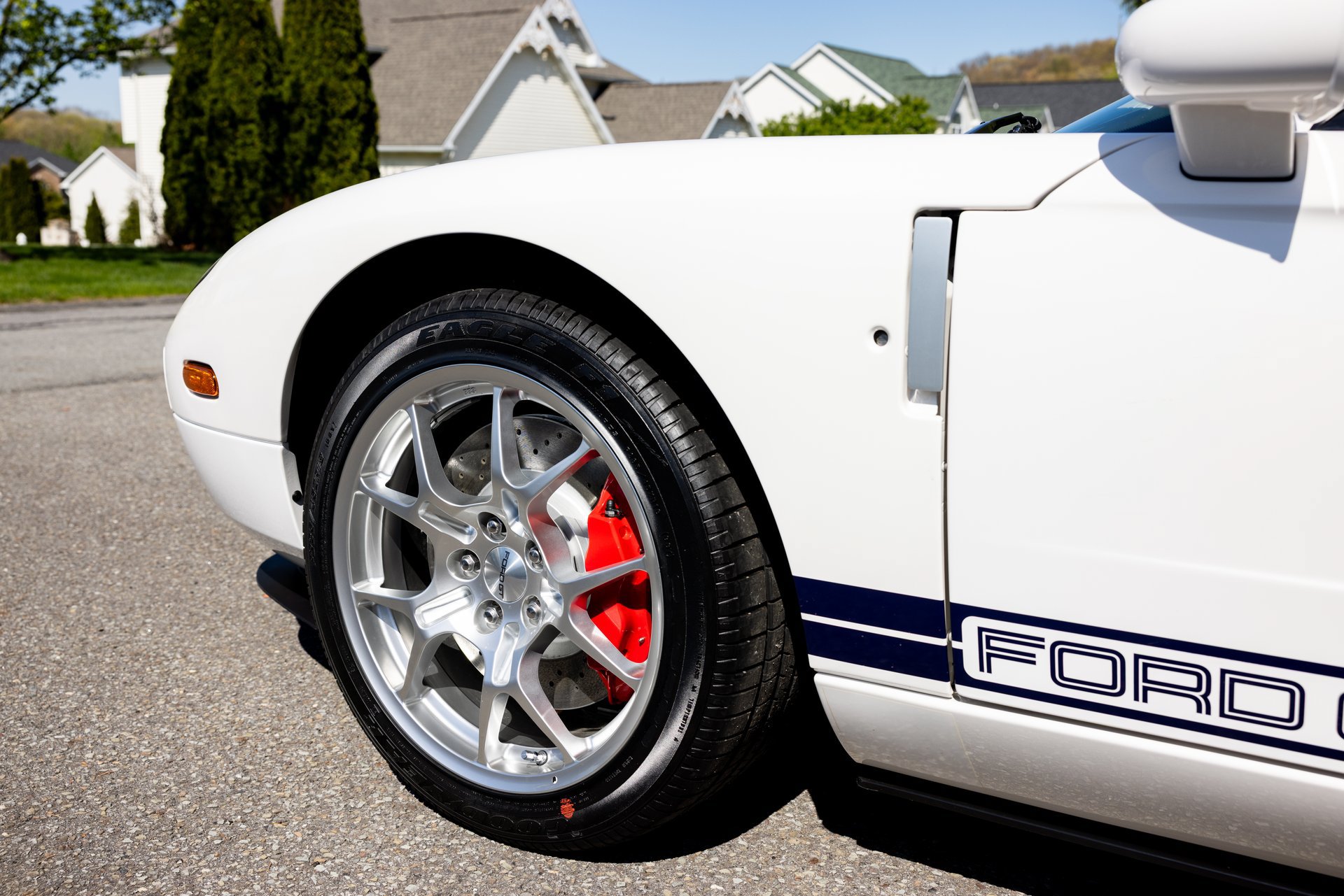 Used 2006 Ford GT RWD image 28