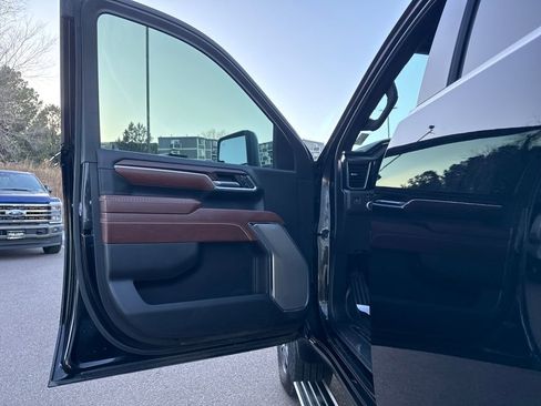 Used 2024 GMC Sierra 2500 Denali Ultimate image 9