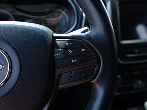 Used 2020 Jeep Cherokee Trailhawk w/ Cold Weather Group image 13