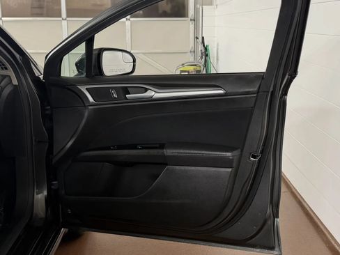 Used 2015 Ford Fusion SE FWD image 34
