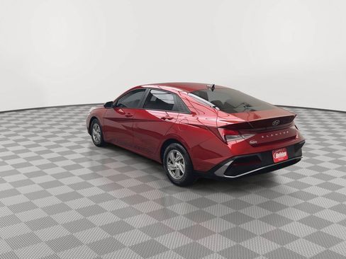 Used 2025 Hyundai Elantra SE FWD image 28