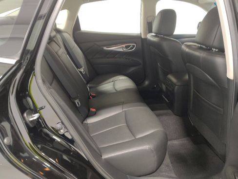 Used 2017 INFINITI Q70 3.7 image 19