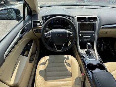 Used 2014 Ford Fusion SE w/ Equipment Group 202A FWD image 9