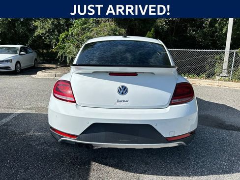 Used 2018 Volkswagen Beetle 2.0T Dune FWD image 2
