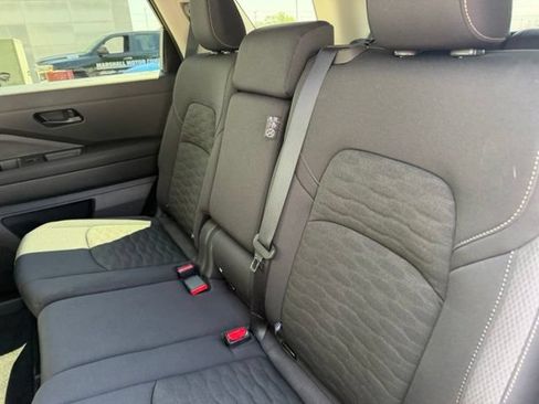 Used 2025 Nissan Pathfinder SV AWD/4WD image 13