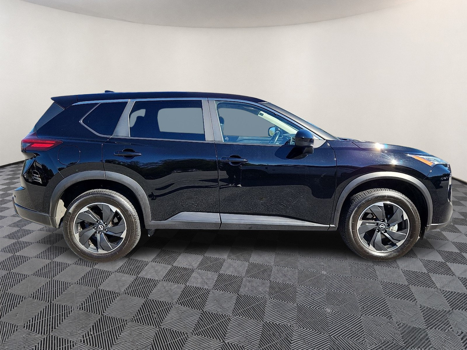 Used 2025 Nissan Rogue SV AWD/4WD image 7