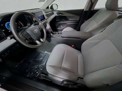 Used 2025 Toyota Camry LE image 15