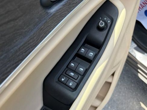 Used 2023 Jeep Grand Cherokee L Limited w/ Luxury Tech Group II AWD/4WD image 13