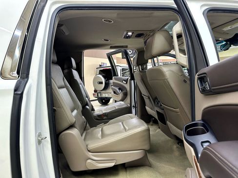 Used 2018 Chevrolet Suburban Premier image 42