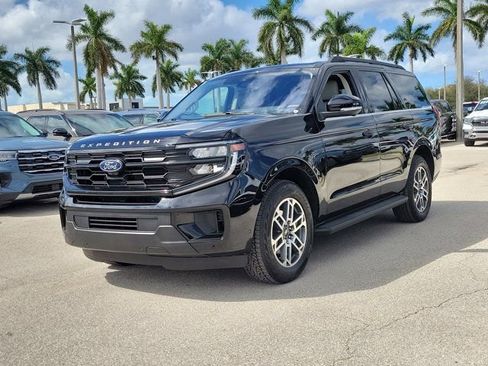 Certified 2025 Ford Expedition Active image 3