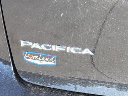 Used 2021 Chrysler Pacifica Touring-L image 12