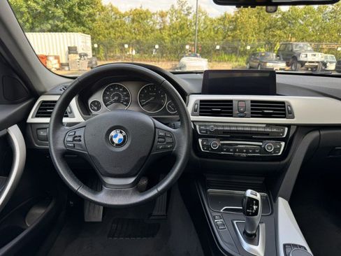 Used 2018 BMW 320i xDrive Sedan w/ Convenience Package AWD/4WD image 25