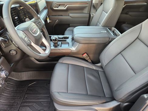 New 2026 GMC Sierra 1500 SLT image 9