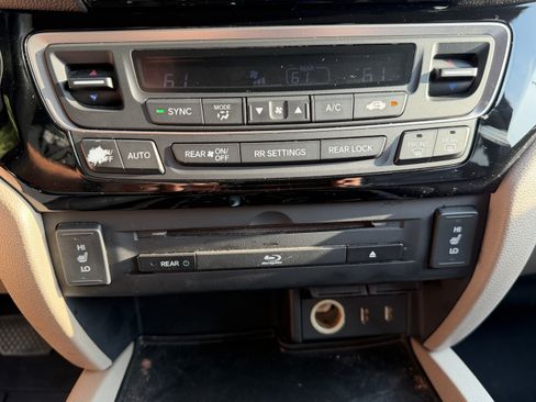 Used 2016 Honda Pilot Touring image 26