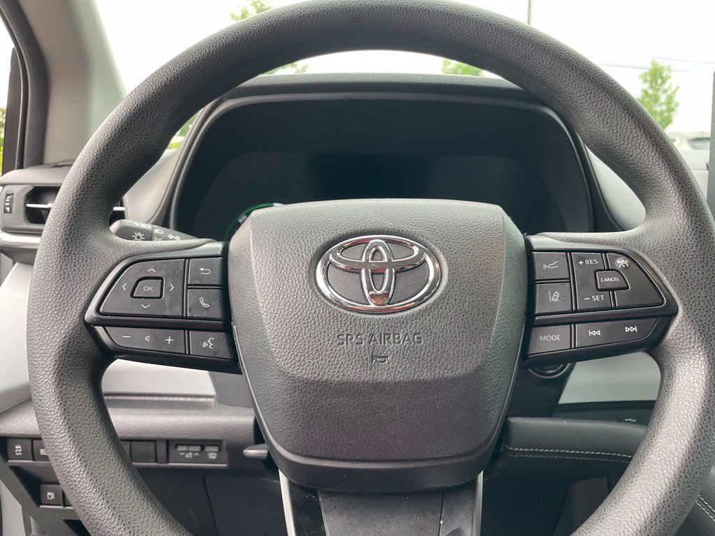 Used 2025 Toyota Sienna LE FWD image 13