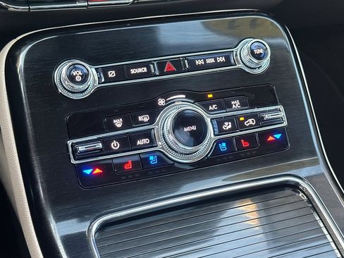 Used 2022 Lincoln Nautilus Reserve w/ Luxury Package image 19