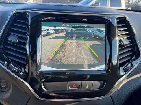 Used 2022 Jeep Cherokee Limited image 29