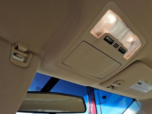 Used 2016 Toyota Avalon XLE image 25