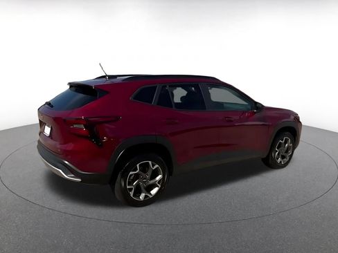 Used 2025 Chevrolet Trax LT w/ LT Convenience Package FWD image 12