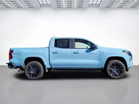 Used 2025 Chevrolet Colorado Z71 w/ Technology Package AWD/4WD image 4