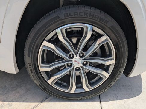 Used 2019 GMC Terrain Denali w/ Advanced Safety Package FWD image 9
