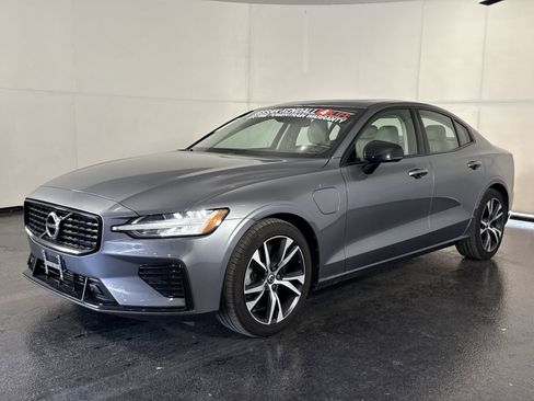 Used 2021 Volvo S60 T8 R-Design Expression AWD/4WD image 4