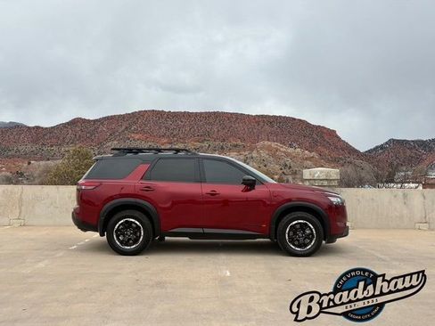 Used 2024 Nissan Pathfinder Rock Creek image 3