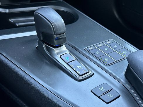 Certified 2025 Lexus UX 300h FWD w/ Accessory Package (Z2) image 19