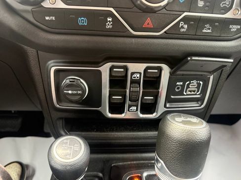 Used 2025 Jeep Wrangler Unlimited Sahara w/ Safety Group AWD/4WD image 26