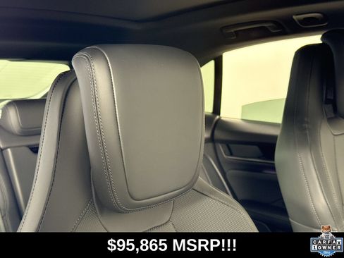 Used 2025 Porsche Macan 4S Electric AWD/4WD image 24