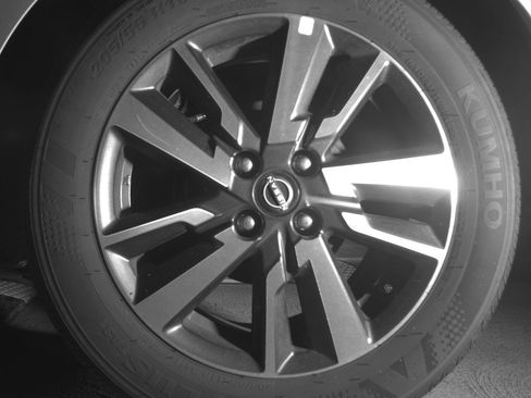 Used 2025 Nissan Versa SV image 14