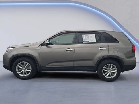 Used 2014 Kia Sorento LX FWD image 2