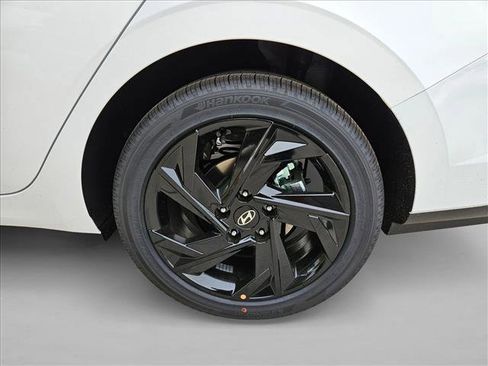 New 2026 Hyundai Elantra SEL Sport FWD image 10