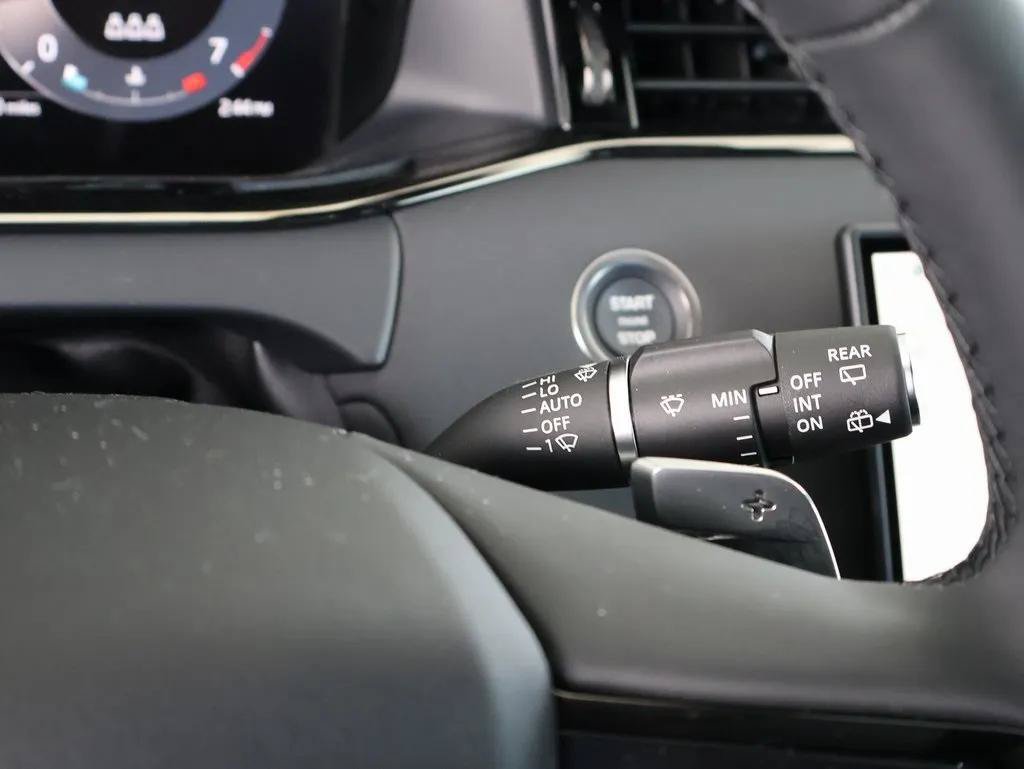Certified 2026 Land Rover Range Rover Evoque Dynamic SE AWD/4WD image 26