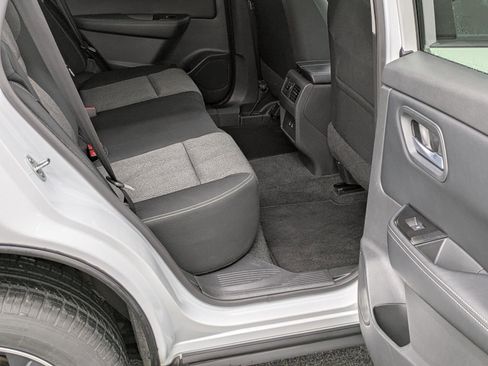 Used 2024 Nissan Rogue SV image 29