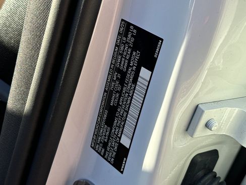 New 2026 Volvo V60 B5 Cross Country Ultra w/ Protection Package Premier image 24