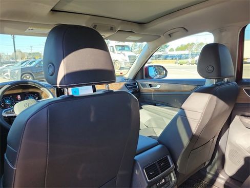 Certified 2025 Volkswagen Atlas SE image 13