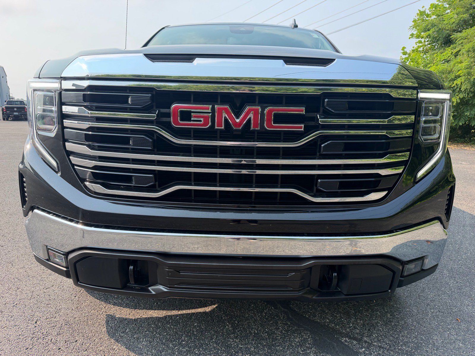 Used 2025 GMC Sierra 1500 SLT AWD/4WD image 5