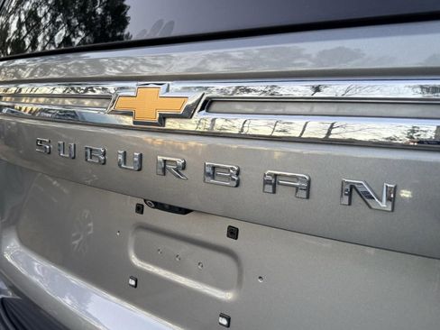 Used 2022 Chevrolet Suburban Premier w/ Premium Package image 11