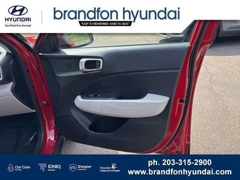 Used 2022 Hyundai Venue SEL FWD image 8