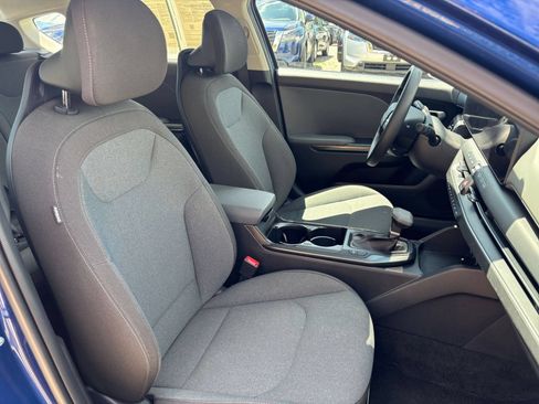 Used 2025 Kia K4 FWD image 36