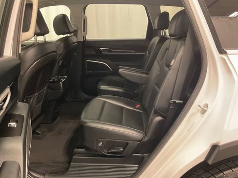 Used 2025 Kia Telluride S AWD/4WD image 37