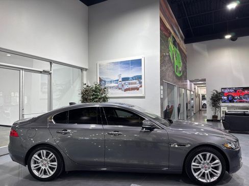 Used 2019 Jaguar XE Prestige AWD/4WD image 5