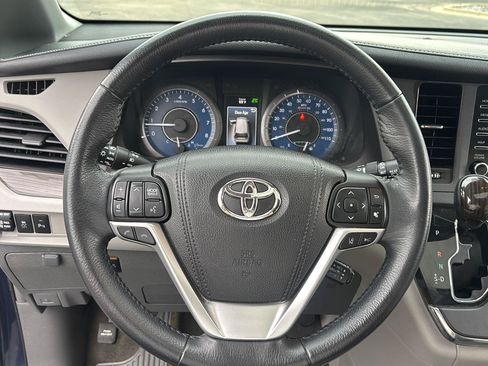 Used 2018 Toyota Sienna XLE Premium w/ Carpet Mat Package AWD/4WD image 21