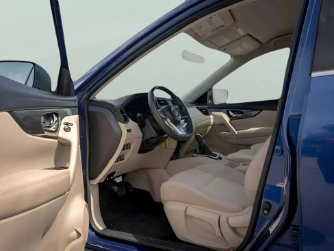 Used 2017 Nissan Rogue S image 11