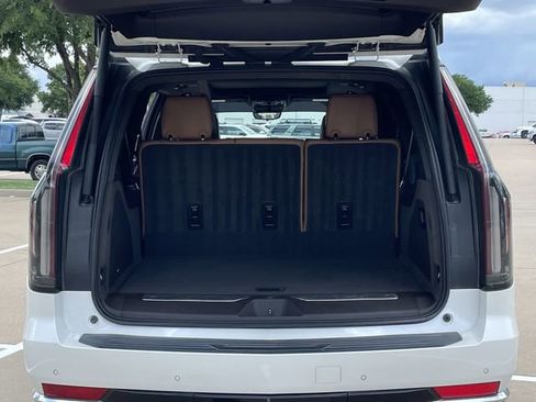 Used 2022 Cadillac Escalade ESV Premium Luxury AWD/4WD image 33
