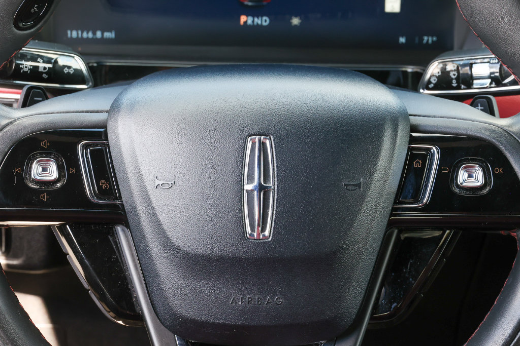 Certified 2024 Lincoln Corsair Reserve w/ Jet Appearance Package AWD/4WD image 9