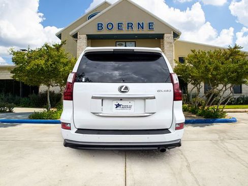 Used 2022 Lexus GX 460 Premium w/ Accessory Package AWD/4WD image 4