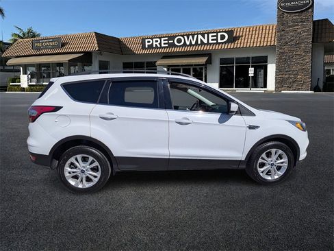 Used 2018 Ford Escape SE w/ Ford Safe & Smart Package image 8